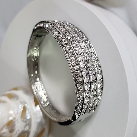 Statement Silver with CZ Hinge / Clamper Bracelet New - Picture 1 of 8